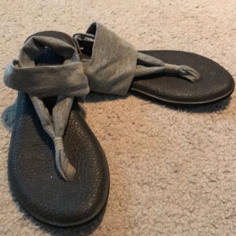 Sanuk Sandals Ladies Size 9 Gray Toe Strap